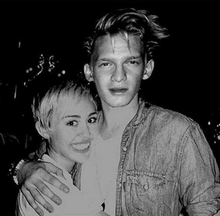 MIley Cyrus, Cody Simpson (Instagram)